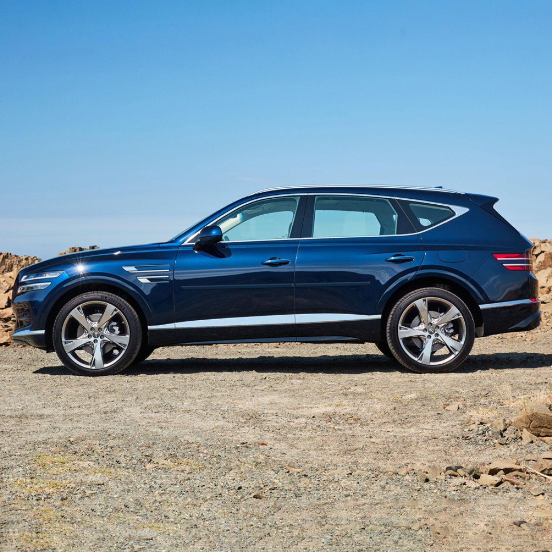 Painted Body Side Molding Genesis GV80 Painted Body Side